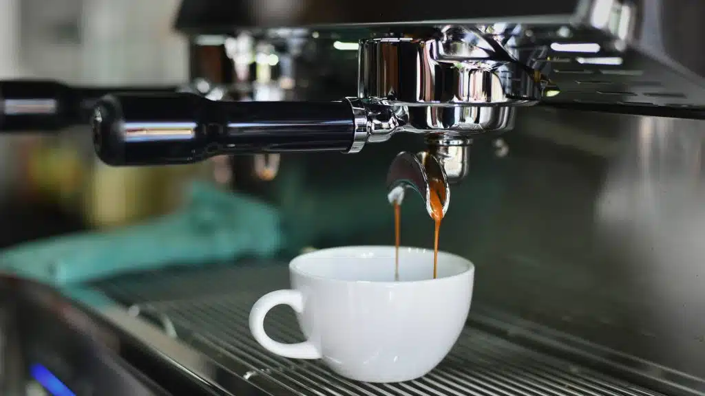 Utiliser une cafetière à broyeur